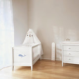 Isle of dogs Design Babybett weiß bemalt