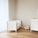 Isle of dogs Design Babybett weiß bemalt