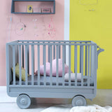 Laurette La Roulotte Babybett Gitterbett auf Rollen