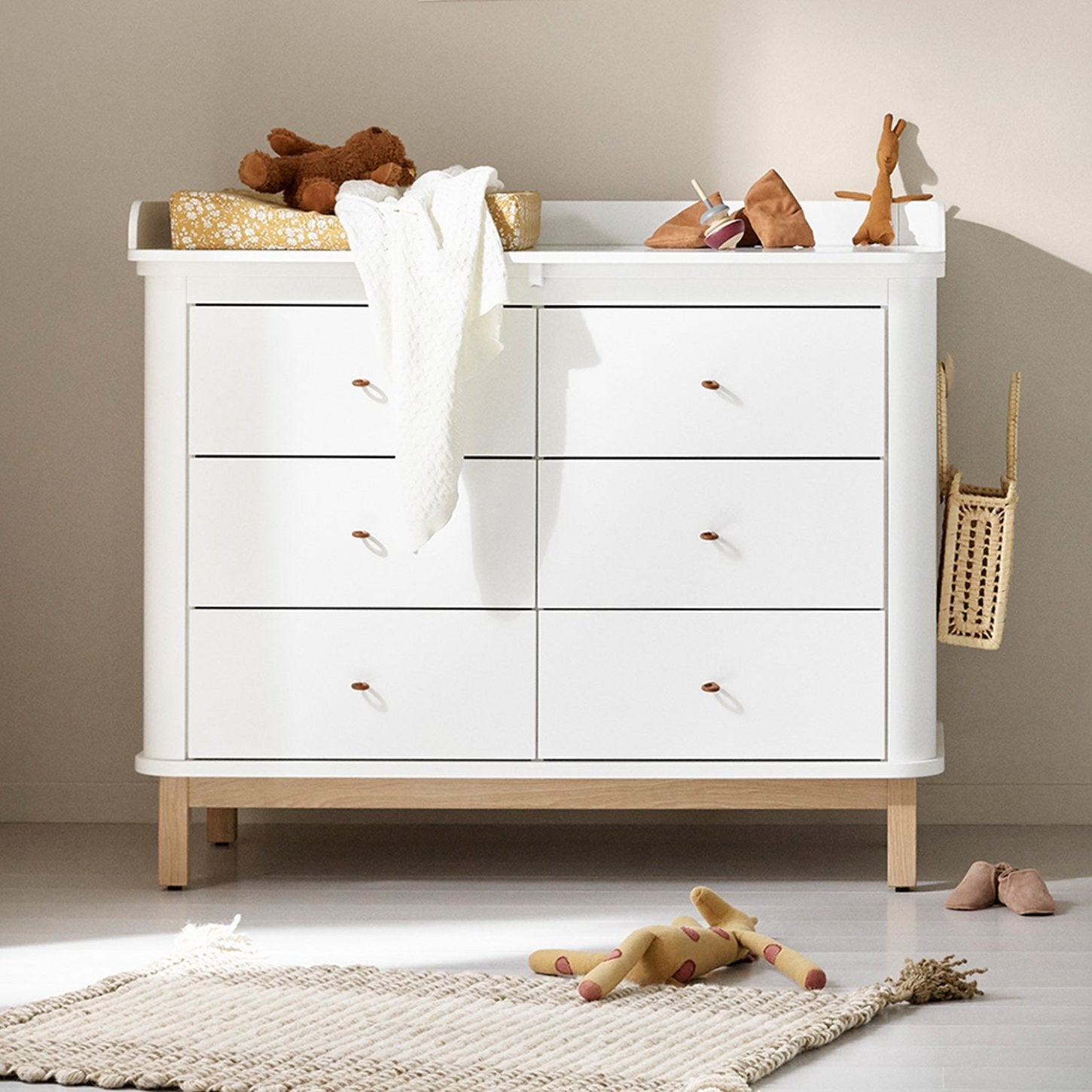 White chest of drawers with change table top