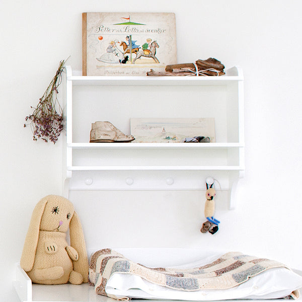 Oliver Furniture Seaside bookcase with hooks
