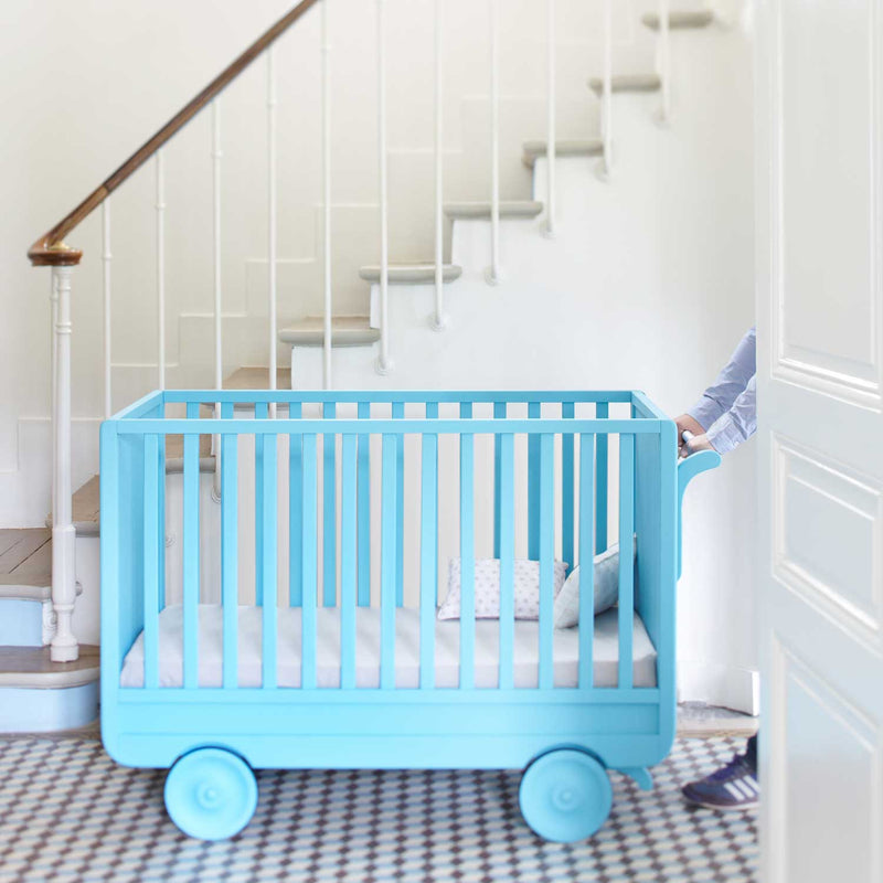 Cot sales with wheels