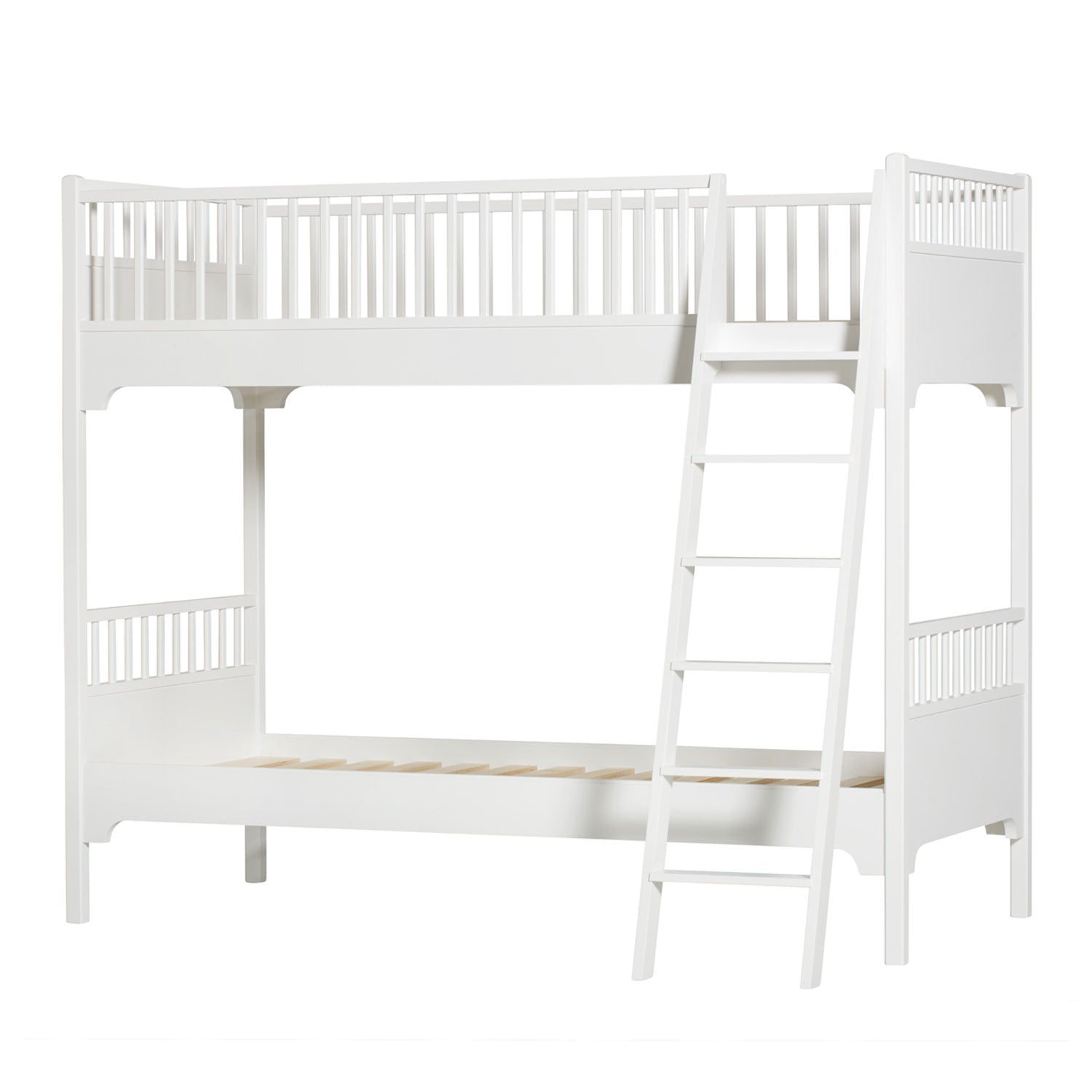 Oliver Furniture Seaside Classic bunk bed with sloping ladder Engel